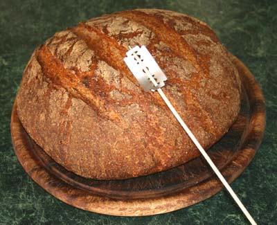 Levain de Campagne 30 March 2011 with slashing tool